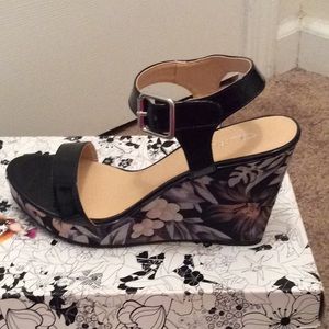 Beautiful ladies wedge black patent sandals